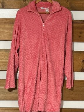Mayfair Long Sleeve Full Zip Chevron Plush Salmon Pink House Coat/Robe Size S/M